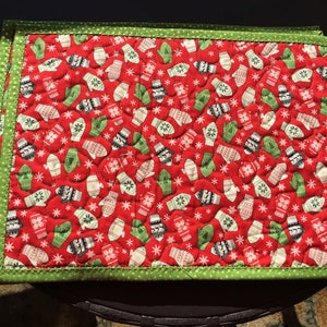 Quilted Mittens Mats, Quilted  Christmas Mitten Placemats, Table Mats, Placemats, Charger Mats, Table Linens, Holiday Mats, Kitchen Linens,