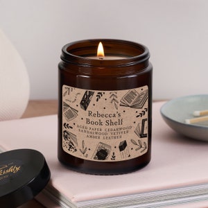 Personalised Book Lover Candle – Custom Book Scented Candle – Cozy Bookshelf Gift – Literary Gifts for Readers