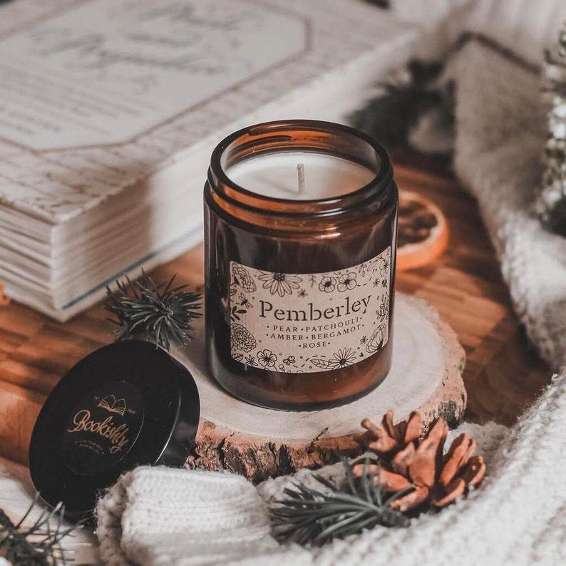 Pemberley candle. Jane Austen merchandise. Mr Darcy State Home. Pride and Prejudice. Classic Literature. Austen Novels. Reading accessories. Gifts for book lovers. Bookworm ideas. Booktok.