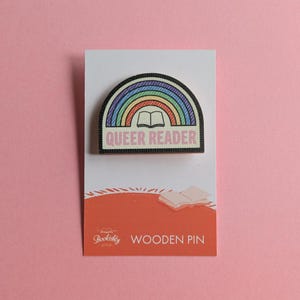 Queer Reader Wooden Pin – Rainbow Badge for LGBTQIA+ Book Fans