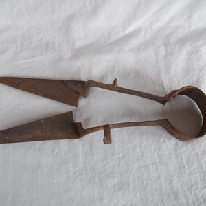 Vintage  Rustic Sheep Shears Forged Thumb And Finger Grip