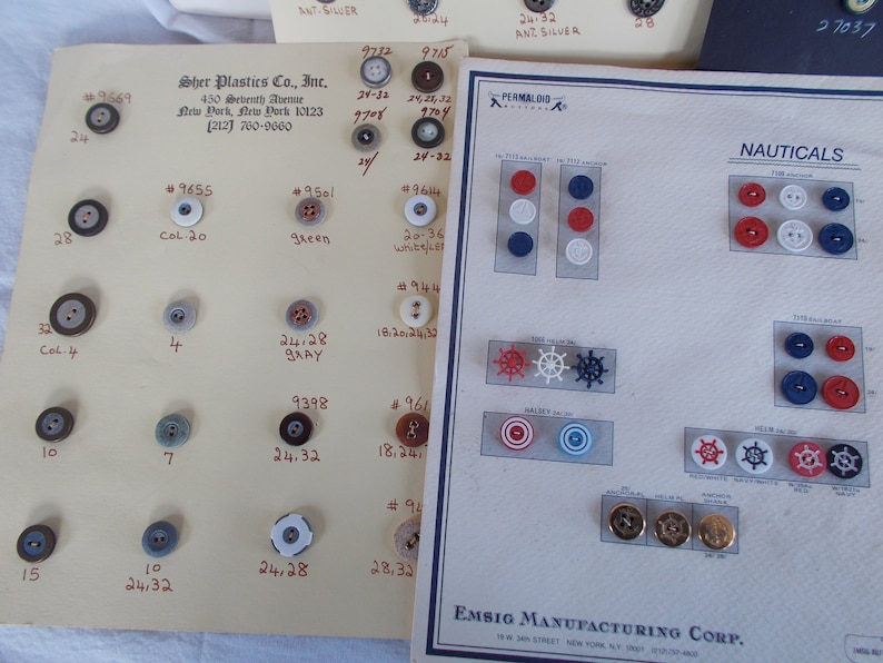 Vintage 11 Carded Buttons Lot 200 Buttons