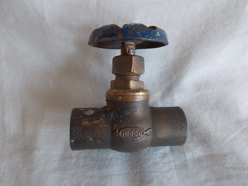 Vintage Nibco Outdoor Two Side Water Spigot 1