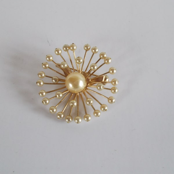 Vintage  Gold Tone  And Faux Pearls Circle Brooch