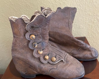 Victorian leather child’s boots with buttons