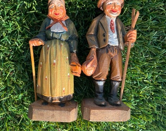 Pair of European carved figures