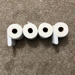 Décoration de salle de bain amusante - Porte-papier toilette « Caca » | Support de rangement mural imprimé en 3D | Cadeau bâillon unique pour lui, elle ou la salle de bain d'invités