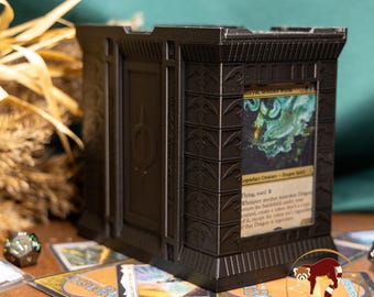 Caixa de baralho MTG Commander: Monolith, mais de 120 cartas com capa dupla e bandeja de dados