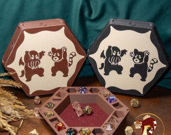 Bandeja e organizador de dados - Cthulhu vs. Panda Vermelho, comporta 18 dados.
