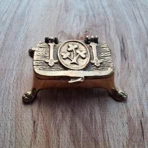 Vintage Messing Stempel Box: Antique Kleeblatt Box