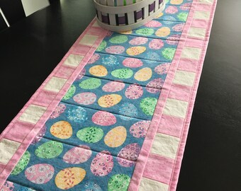 Camino de mesa de huevos con filigrana