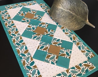 Modern Leaf Table Runner