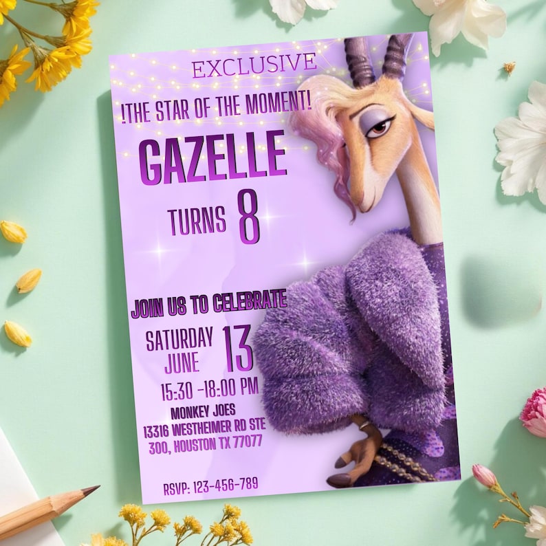K&ouml;nnte beinhalten: Eine lila Geburtstagseinladung mit dem Text "GAZELLE TURNS 8". Die Einladung zeigt eine Illustration einer Gazelle mit einem lila Pelzmantel. Die Einladung enth&auml;lt Datum, Uhrzeit und Ort der Party.