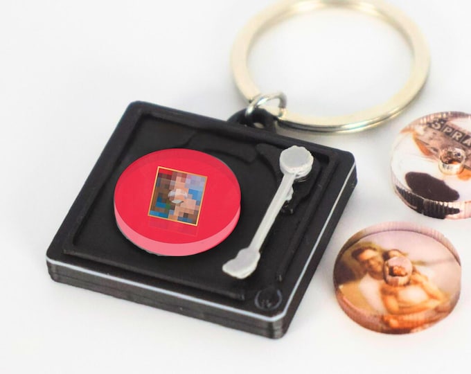 Hip-Hop Spotify Keychain • Rap Music Keyring • NFC Tap to Play • Custom Spotify Song Gift • Personalised Rap Playlist Keychain