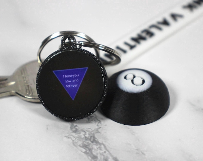 Personalised 8 Ball Keychain – Lucky Magic Charm & Fortune Gift | Custom Message Keyring | Handmade Retro Novelty Gift