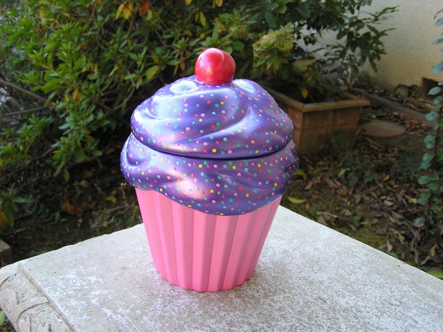 Kohls Ceramic Cupcake Cookie Jar Happy Valentines Day Pink Treat Container