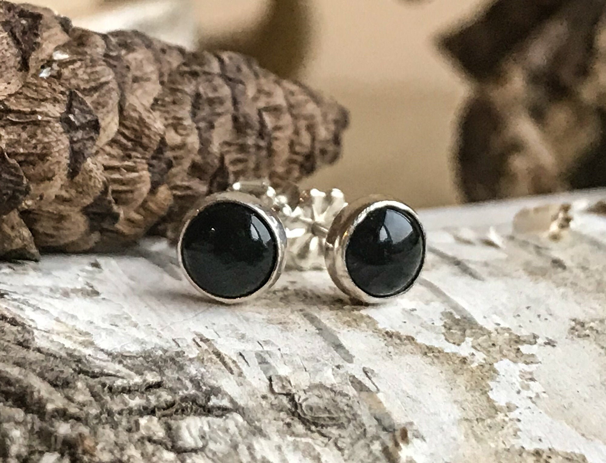 Small black onyx stud earrings deals
