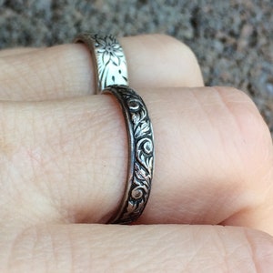 Filigree Personalized Engrave able Ring, Sterling Silver, Gift for Mom, Secret Message Ring, Textured Leaf Ring, Custom Engraved Ring Stack imagem 2