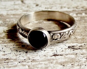 Floral Embossed Onyx Ring