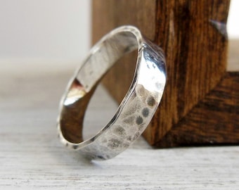 Ring mit Gravur, personalisierter Nachrichtenring, 4 mm gehämmerter Ring aus Sterlingsilber, personalisiertes Geschenk