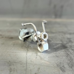 Handmade Metal Motorcycle Sculpture – Nuts & Bolts Welded Art – Recycled Scrap Metal Chopper – Unique Gift for Bikers and Decor Enthusiasts