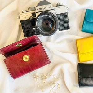 Petit portefeuille en cuir compact | Porte-cartes femme fait main – Format pratique, idéal sac à main