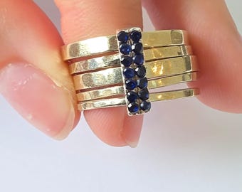 Brede sterlingzilveren spinnerring met blauwe saffier en 9 kt goud - maat 8