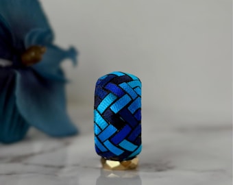 Kaga Yubinuki, Sapphire Blue Sashiko Thimble – Japanese Embroidery Ring, geometric shapes Design, Neon Color Accent, Traditional Handcraft