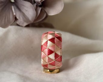 Kaga Yubinuki Necklace – Pink Scale Pattern Japanese Embroidery Thimble, Gemstone-like Shine, Traditional Auspicious Design