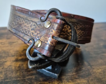 Cintura lunga di lusso in pelle con fibbia forgiata a mano accessorio costume larp Cintura medievale lunga 120 cm vichingo cosplay abbigliamento fieristico rinascimentale