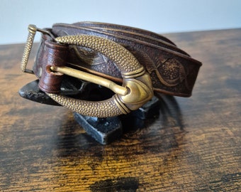 Cinturón de cuero largo de lujo con dragón en relieve accesorio de traje de larp 130 cm de largo cinturón medieval fantasía cosplay ropa de feria renacentista