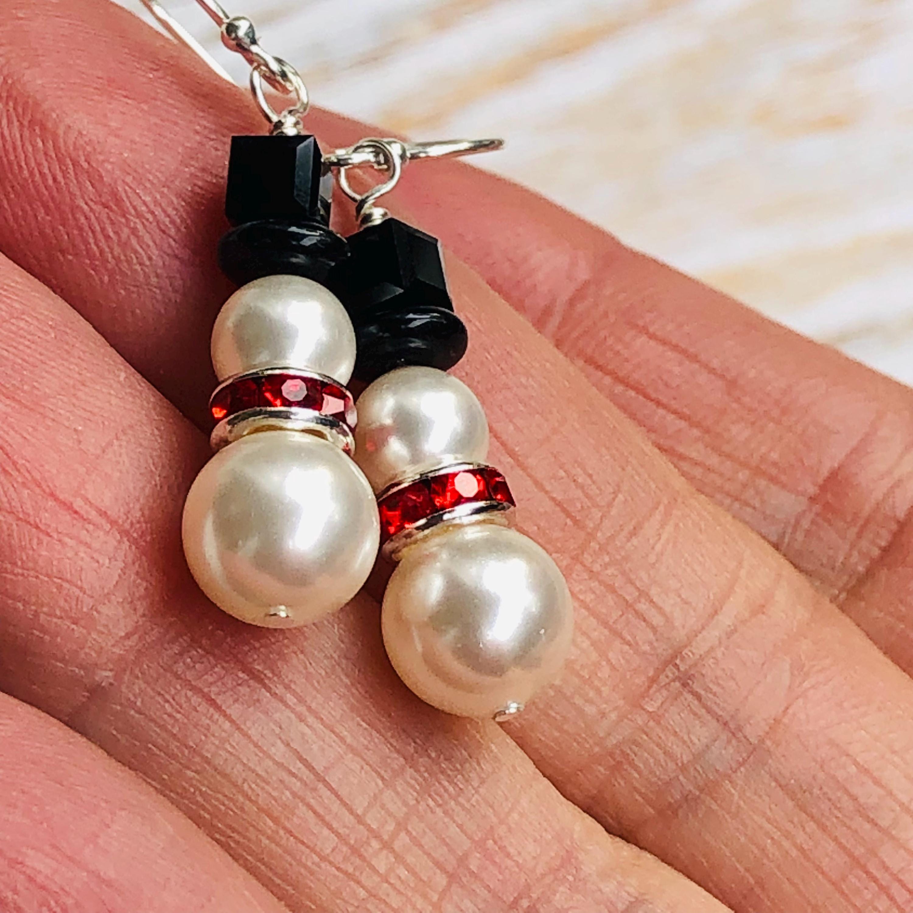 DOUBLE PEARL SNOWMAN EARRINGS WITH RED HAT