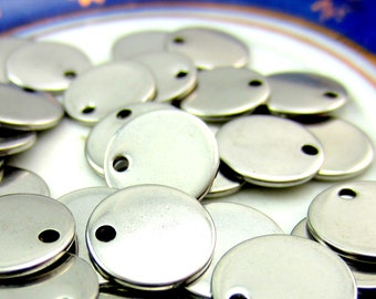 Ronde labels van gepolijst roestvrij staal, blanco stempelschijven voor gepersonaliseerde sieraden, minimalistische bedelbases