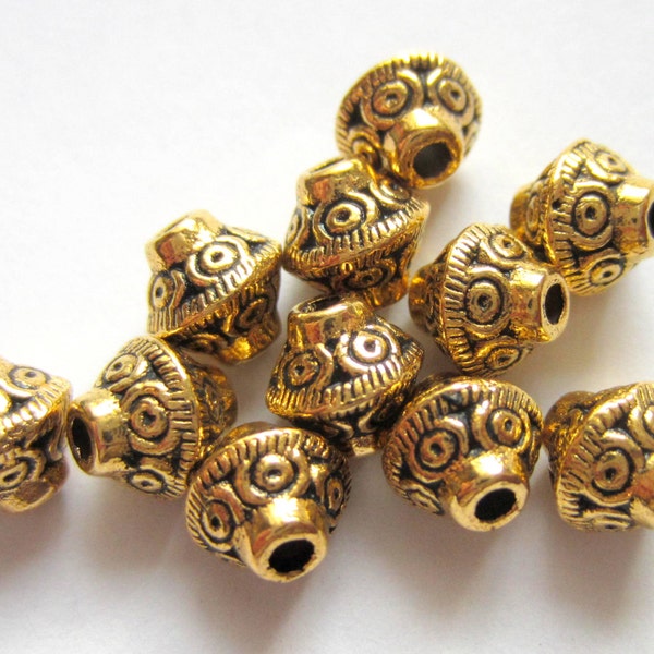 30 perles d'or antiques tibétaines en or, largeur de trou à trou 7 mm x largeur de la croix est de 6 mm