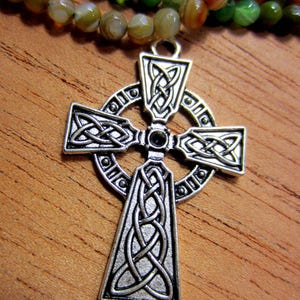 3 Silber Kreuz Anhänger Schmuck Charms Antik Silber Mittelalter keltischer Knoten Kreuz Pegan Kreuz irischer Charme 4.1cm x 2.7cm