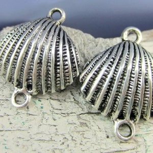 Silver Shell Connectors, Sea Life Alloy Jewelry Findings For Beach Bracelets, Earrings Or Wedding Charms, Flat Round Pendants, Qty: 10