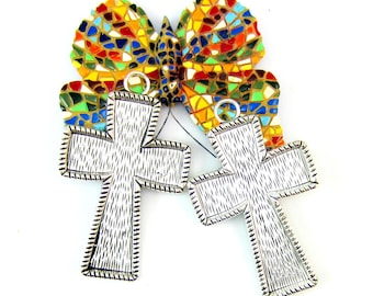 Silbernes Kreuzanhänger-Tablett, Mosaikfassung, Kreuz aus Kunstharz, 70 mm x 43 mm tiefer Cabochon, Menge 2
