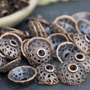 Rotkupfer Filigrane Perlenkappen - Filigranes Schmuck Zubehör - Kupfer Metall Perlenkappen - Florale Perlenkappen - Menge 24