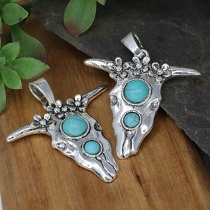 Antique Silver Skull Pendant with Acrylic Turquoise, Oversized Skull Pendant, 1 Silver Animal Skull Jewelry, Day of the Dead Jewelry