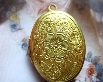 3 Oval lockets raw brass engraved floral victorian style jewelry photo locket  24mm x 30mm