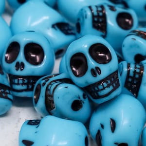 20 Sky Blue Halloween Skull Beads, Day of the Dead Jewelry Beads, Acrylic Beads