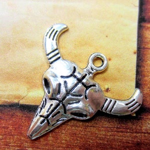 Silver Bull Head Skull Charms, Western Jewelry Making Supplies For Necklaces, Bracelets Or Earrings, Rustic Steer Pendants, Qty: 10