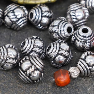 Perles rondes décorées en argent, perles en alliage bohème chic 10 mm pour bracelets, colliers ou accessoires de bijou, perles d'espacement texturées, Qté : 24