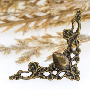 Antique Bronze Filigree Corner Embellishments, Heart Triangle Metal Stampings, Decorative Jewelry Findings for Crafts