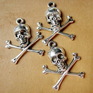10 Skull crossbones charms antique silver pendants diy jewelry supply 21mm 24mm