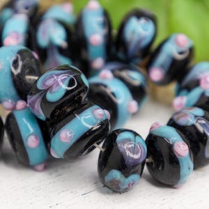 Black and Blue Striped Lampwork Beads with Hear Motif, Handmade Glass Spacer Beads, Focal Jewelry Findings, 19x10mm, 1 Strand