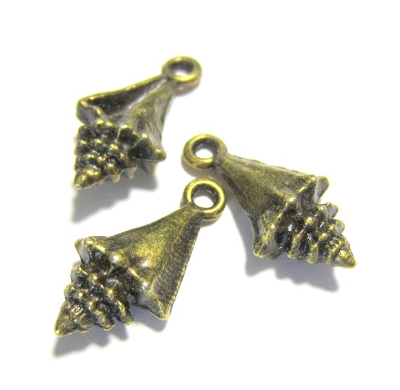 10 Antique Bronze Sea Shell Charms Metal Vintage Style Nickel Free
