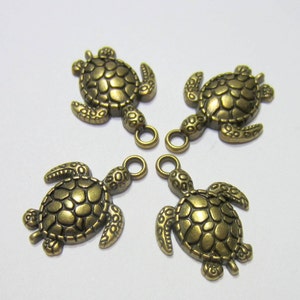 10 Antique bronze turtle charms metal sea turtle pendants 23mm x 16mm x 2mm  9695 (JJ6)