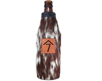CUSTOM Beer Holder, Engraved Cowhide Beer Bottle Huggy, Create a Personalized Beverage Holder for a Unique Leather Gift, 3rd Anniversary