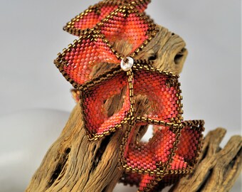 Peachy Keen Geometric Diamond Beadwork Bangle Bracelet